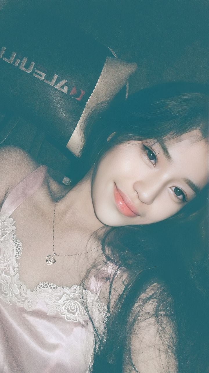 this is alfreche she is from the phillippines and loves showing off #SOkoB9XI
