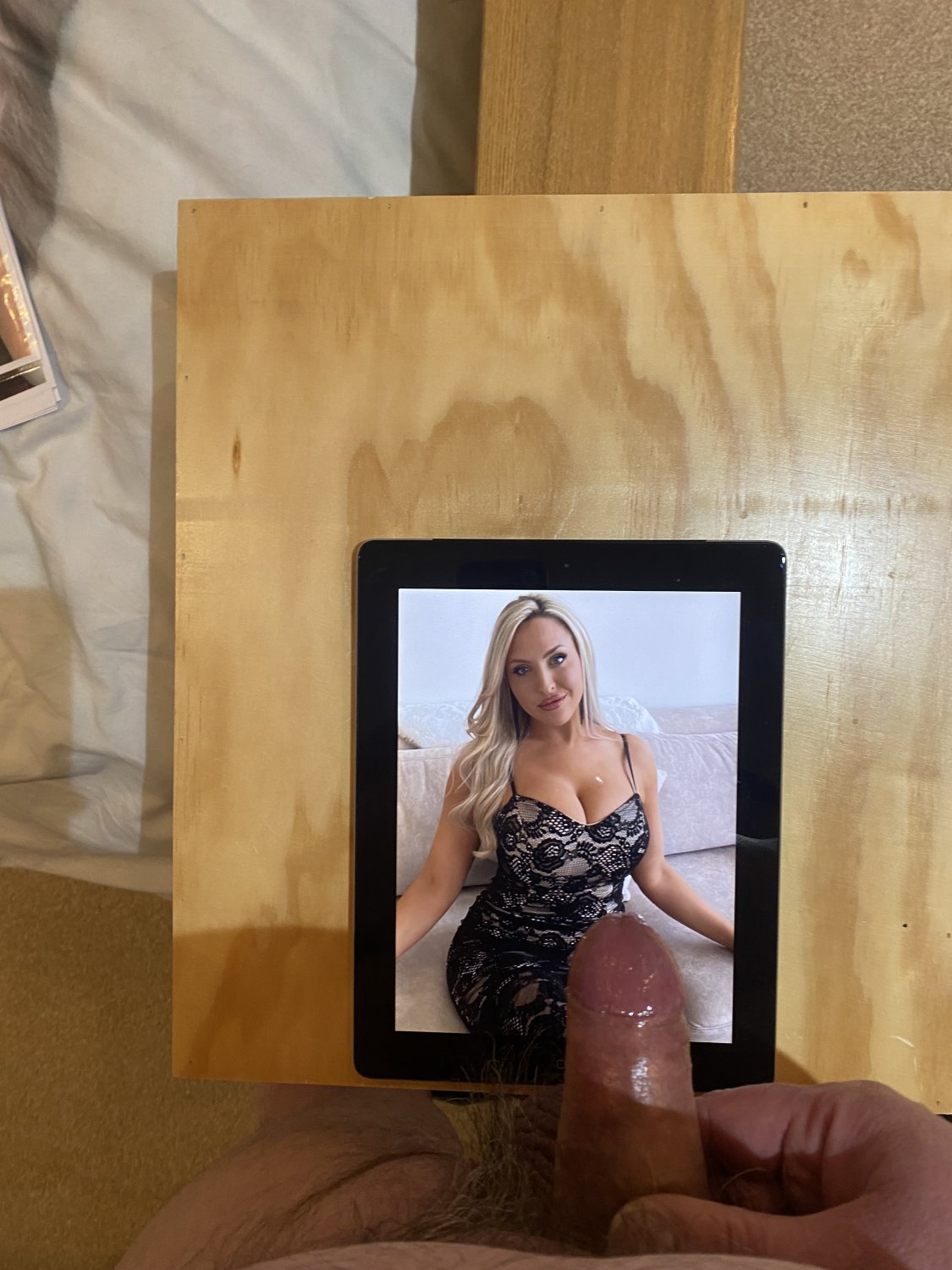 Emma Jones Cum, Hate and Piss Tribute #4lWtA7oy