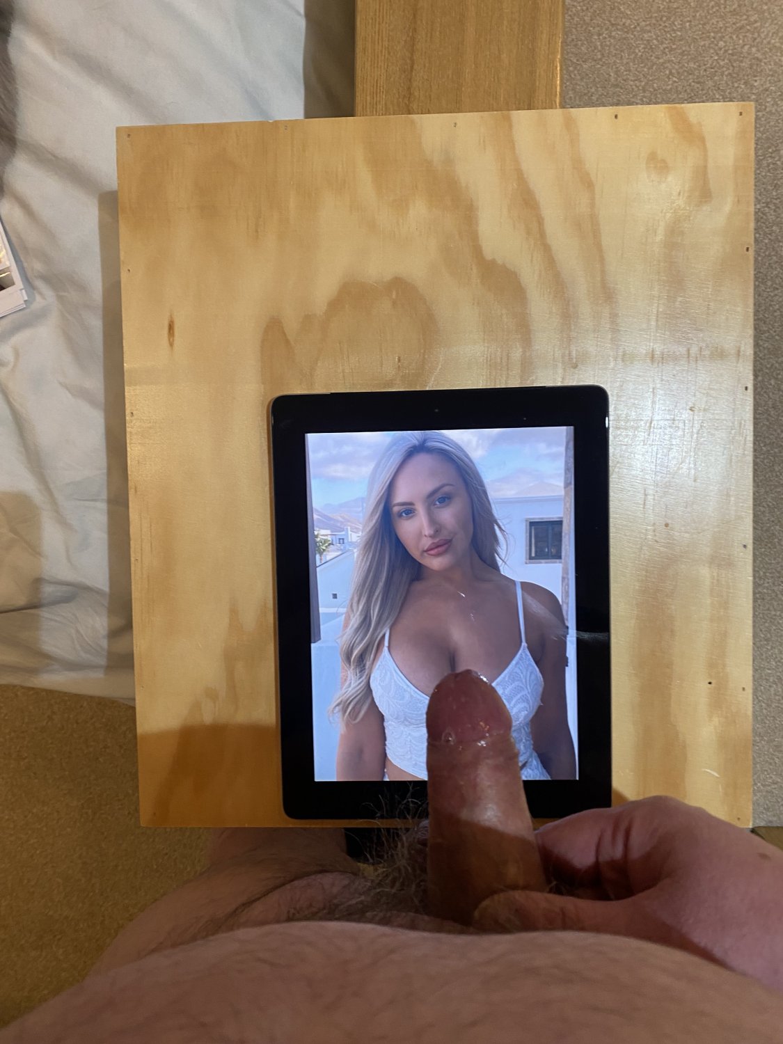 Emma Jones Cum, Hate and Piss Tribute #ajOPu3Qq