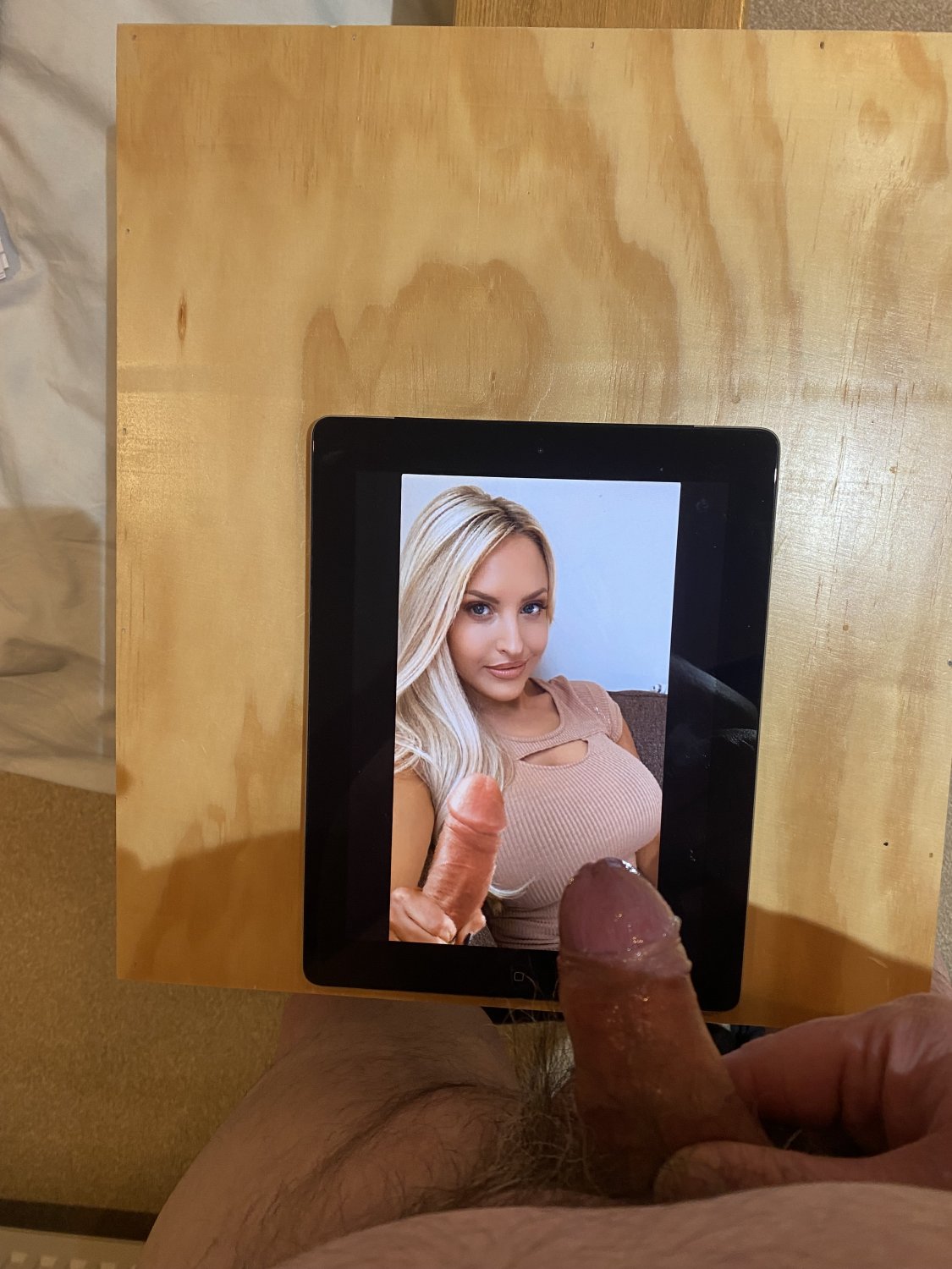 Emma Jones Cum, Hate and Piss Tribute #cE5SeKma